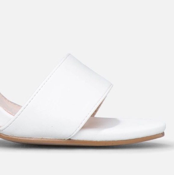 Women's Size 5.5 White Block High Heeled Sandals - Picture 6 of 8